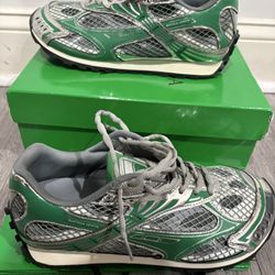 Bottega Orbit size 42