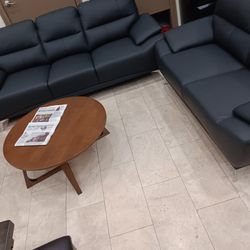 *Manager's Special*---Valencia Sleek Leather Sofa/Loveseat Sets---Delivery And Easy Financing Available🙌