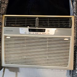 10,000 BTU Frigidaire Window AC (Works!)