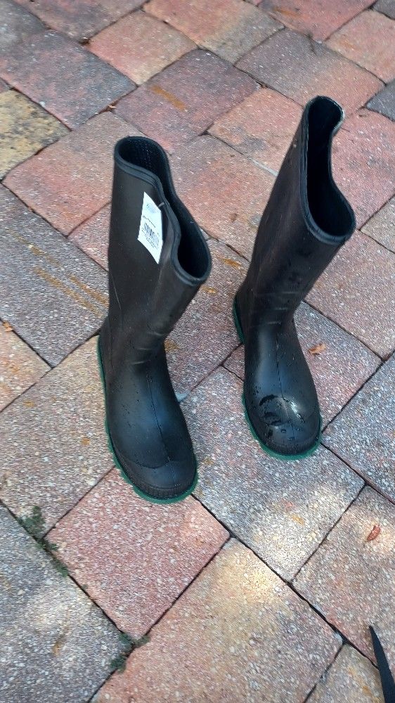 Women Raining Boots Size 8