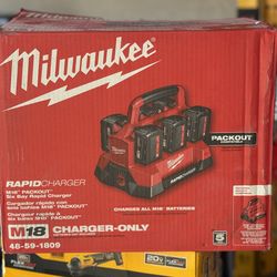 Milwaukee M18 18V Lithium-Ion PACKOUT 6-Port Rapid Charger