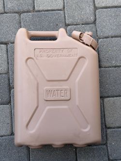 5 gallon plastic water Jerry can
