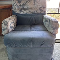 NICE BLUE VELOUR ROCKING CHAIR IN A 35’ SAFARI MOTORHOME 