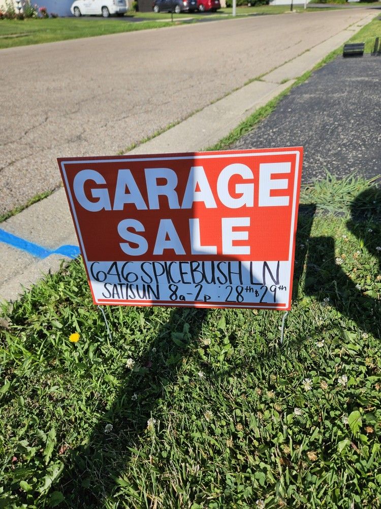 LOW PRICES AND FREE STUFF - Garage Sale - 646 Spicebush Lane Aurora IL 60504