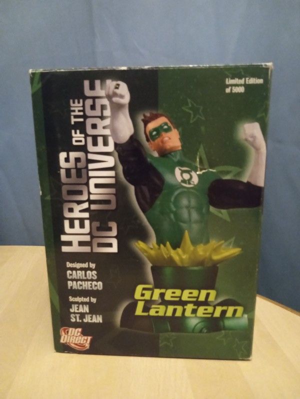 Green Lantern Statue 