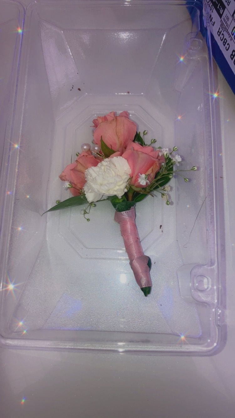 Boutonnieres/ Wedding Bouquets/ Wedding Arrangements