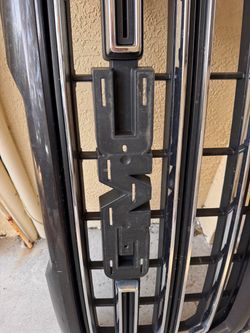 2015-2020 GMC Yukon Front Grille matte black OEM no emblem new in box