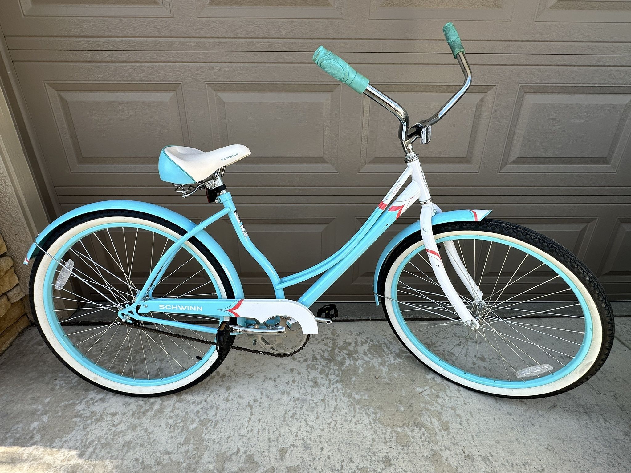 Schwinn Beach Cruiser Women’s Legacy 26” Bike - Seafoam Blue & White. Great Condition!