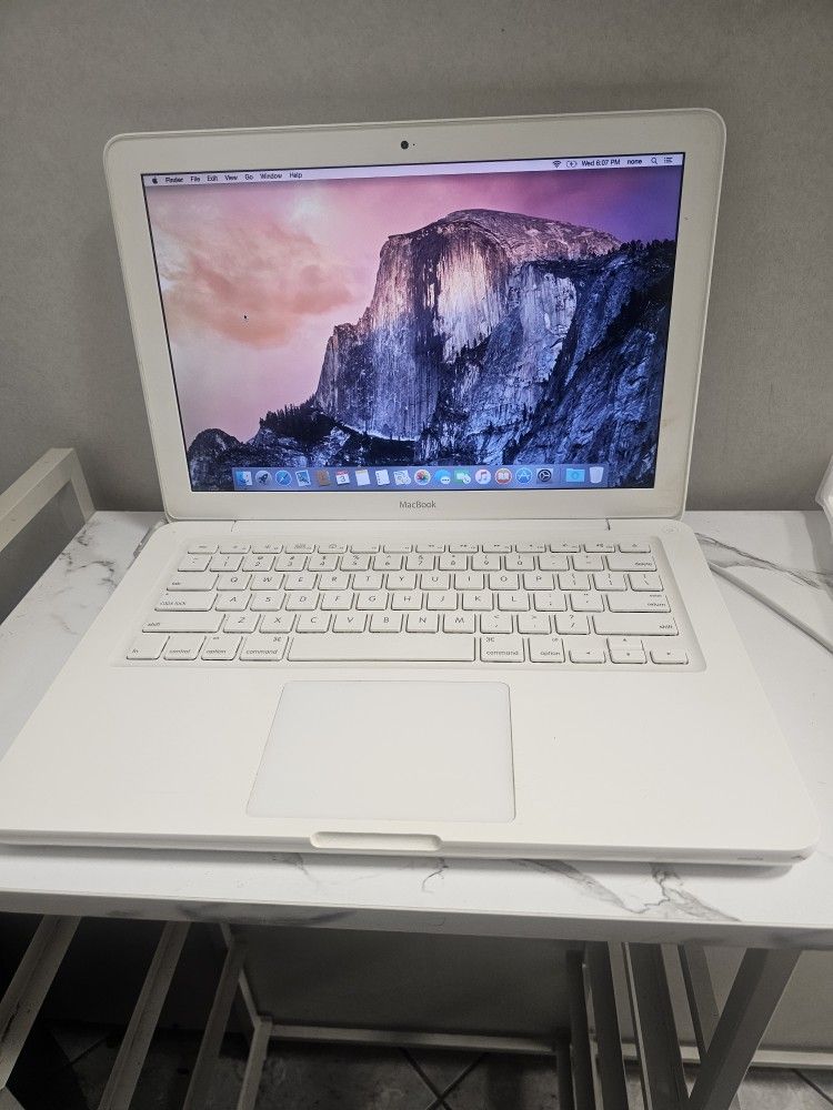 MACBOOK LAPTOP & CHARGER