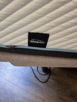 Tempur-pedic split cal king set with Adjustable base