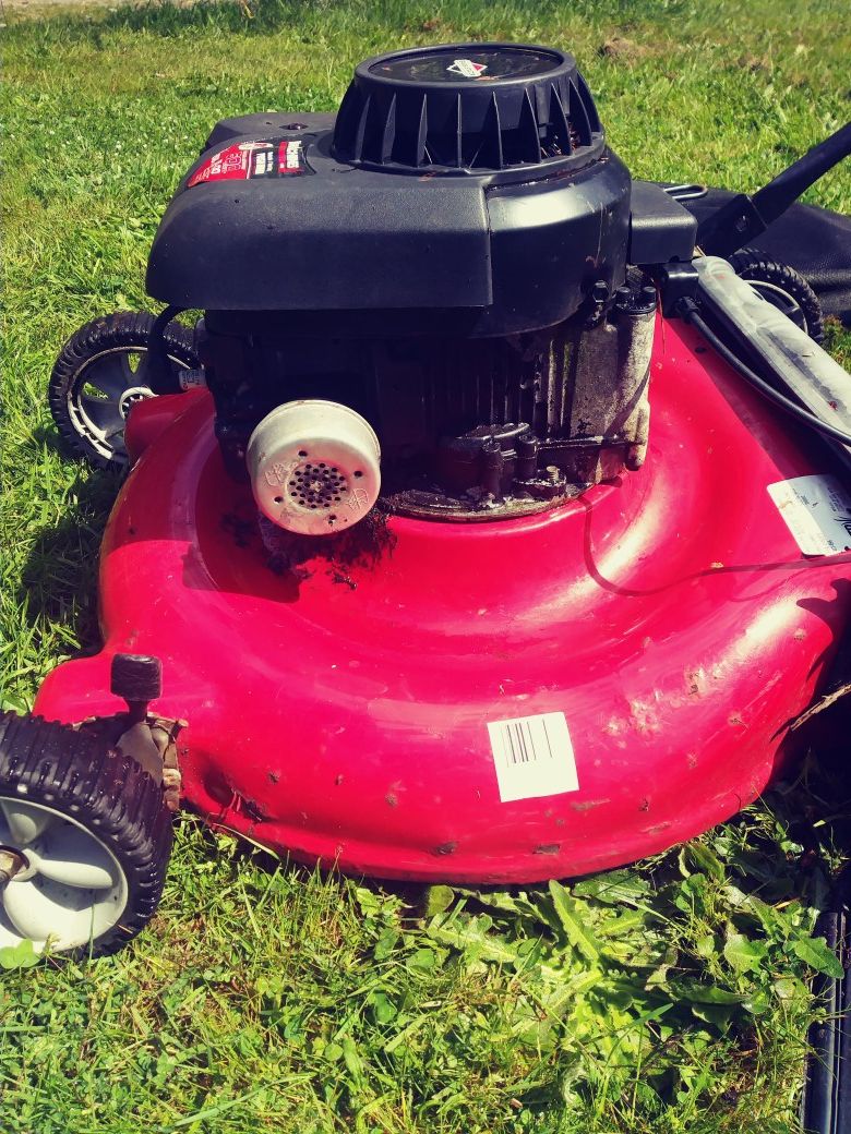 Briggs and Stratton gas mower and 2 grass catchers for Sale in Auburn