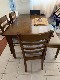 Kitchen table with 4 chairs