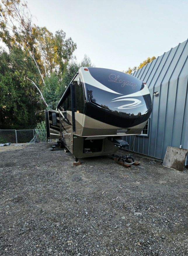 Montana Legacy Edition Fifth Wheel β Luxury, Comfort & Space!