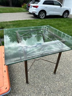 Glass and metal dining table 40x40z 30