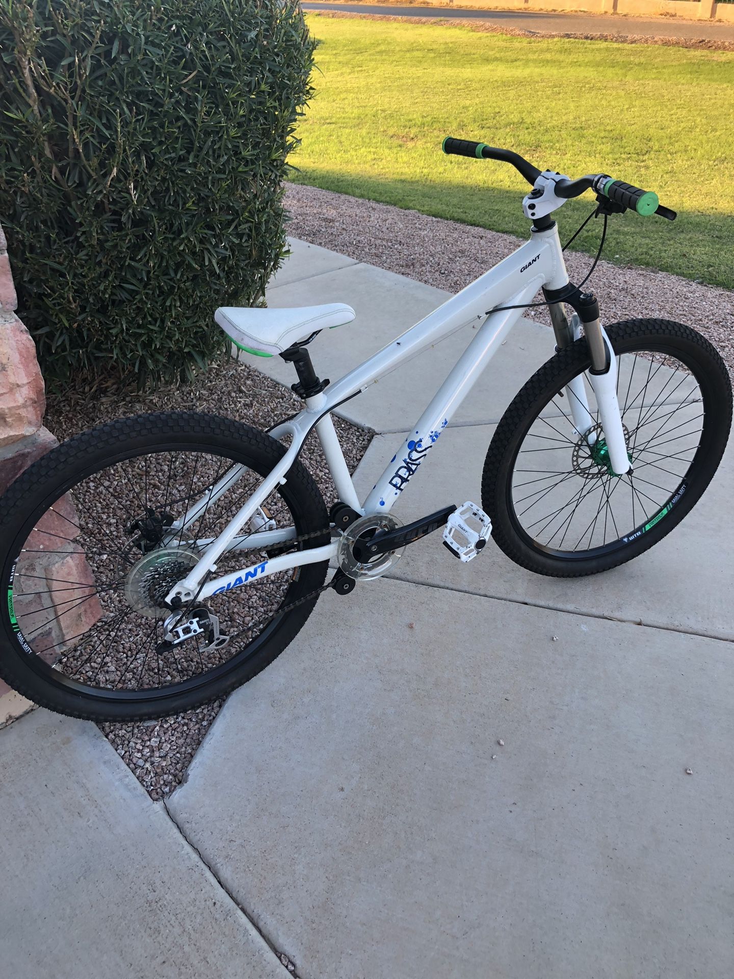 Giant Brass dirt jumper mountain bike hardtail for Sale in Gilbert