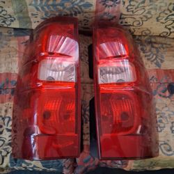 2007 Thur 2013 Chevy avalanche tail lights