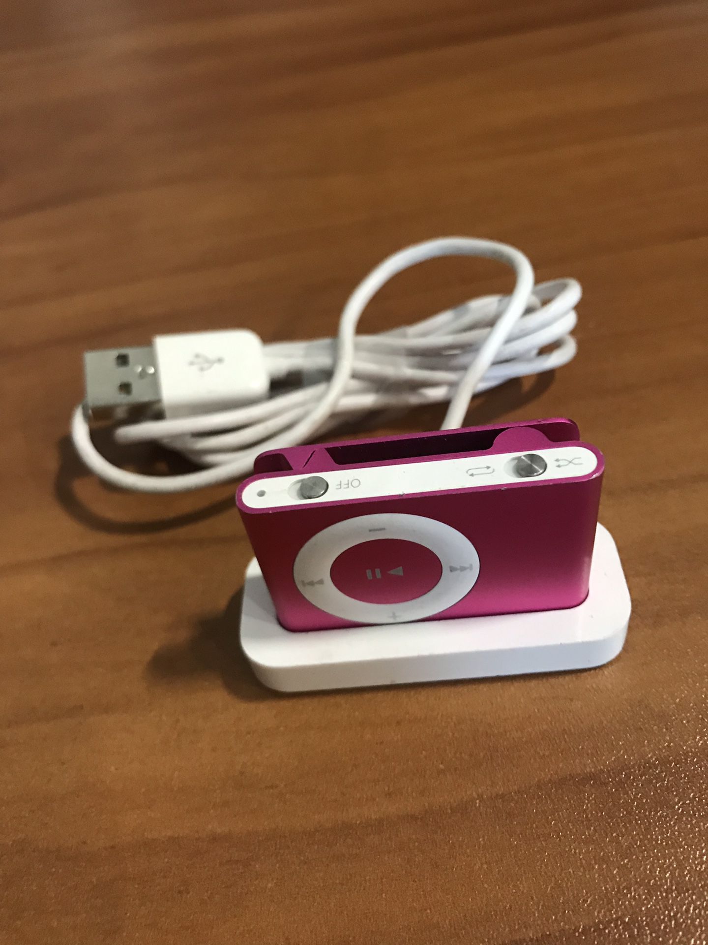 Pink iPod Shuffle Gen 2 1G 2125 & UBS Charging Port