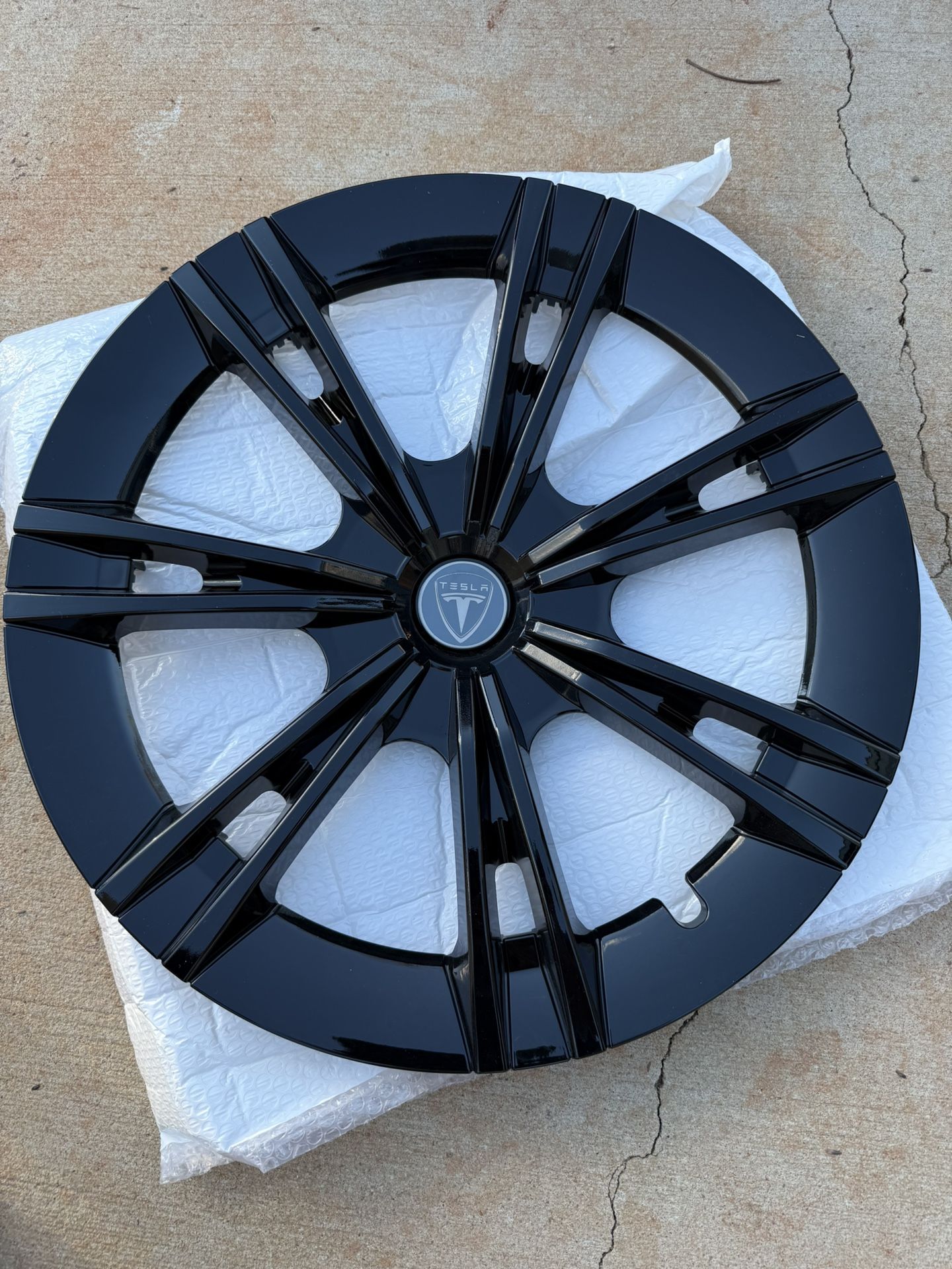 UZW Tesla Model Y Hubcaps