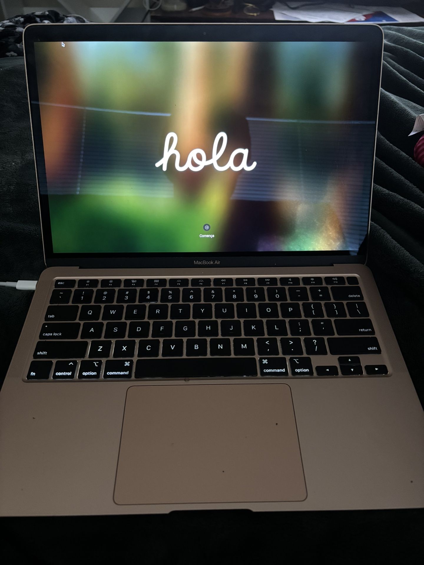 Apple MacBook Air 13” – Gold – Working / Factory Reset (Occasional Screen Issue)