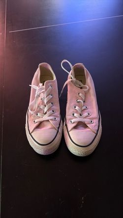 Converse Chuck Taylor Low-Top Pink Sneakers
