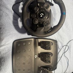 Logitech RACING WHEEL and Pedals G923