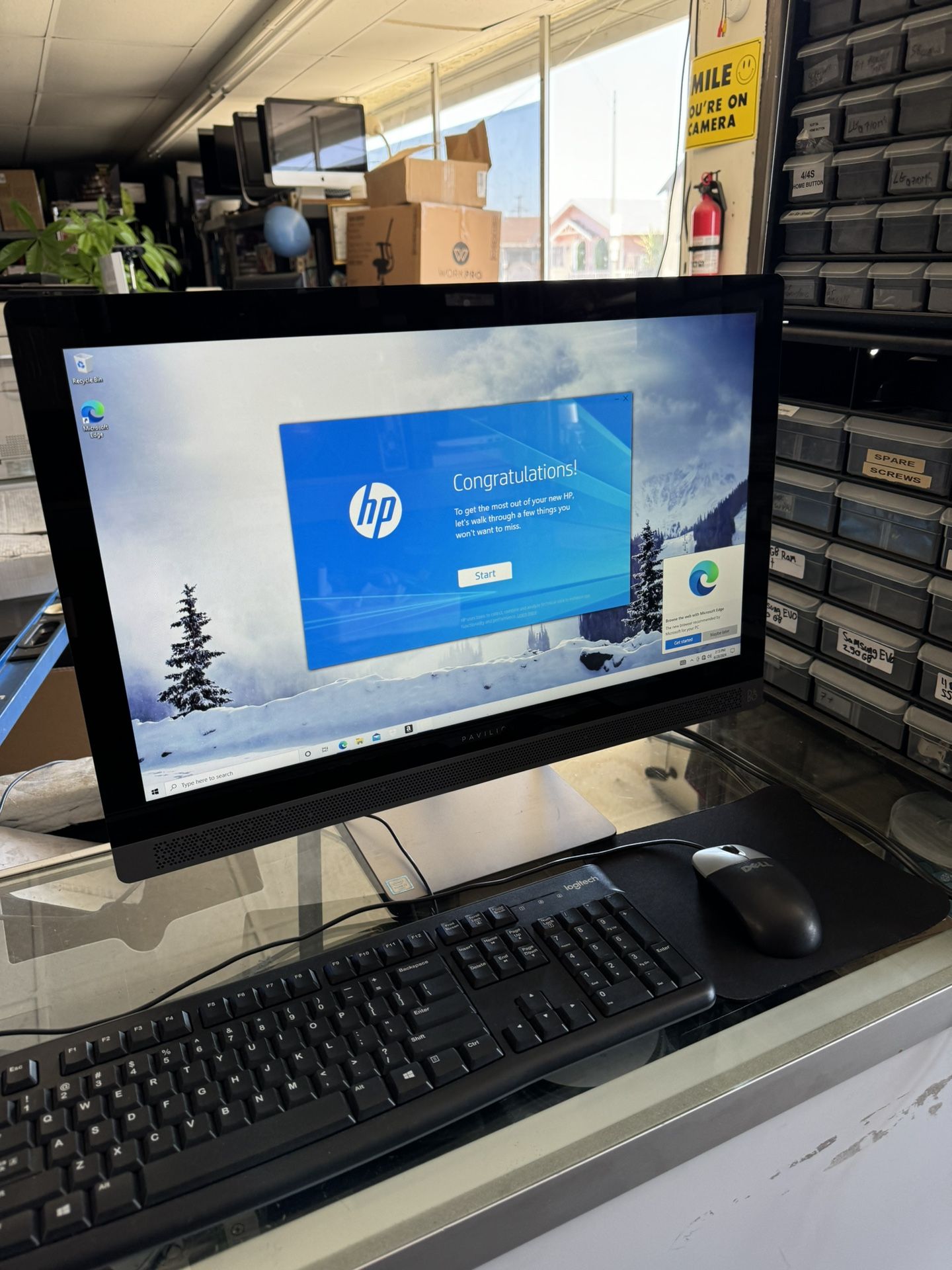 HP Pavilion 24-B016 All-in-1 I3-6100T 8GB 1TB Windows 10 Touch Screen