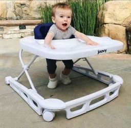 Like New!! Very Nice Walker!! Large! 
Joovy Spoon Baby Walker & Activity Center