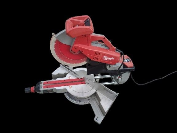 Milwaukee 12" (305 mm) Sliding Compound Miter Saw