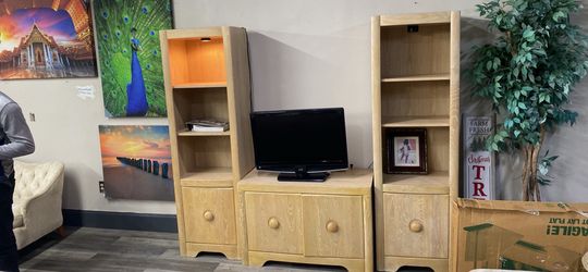 Entertainment center