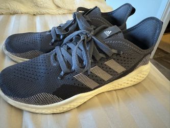 Size 8.5 Women’s Dark Gray/Black/Beige Sneakers