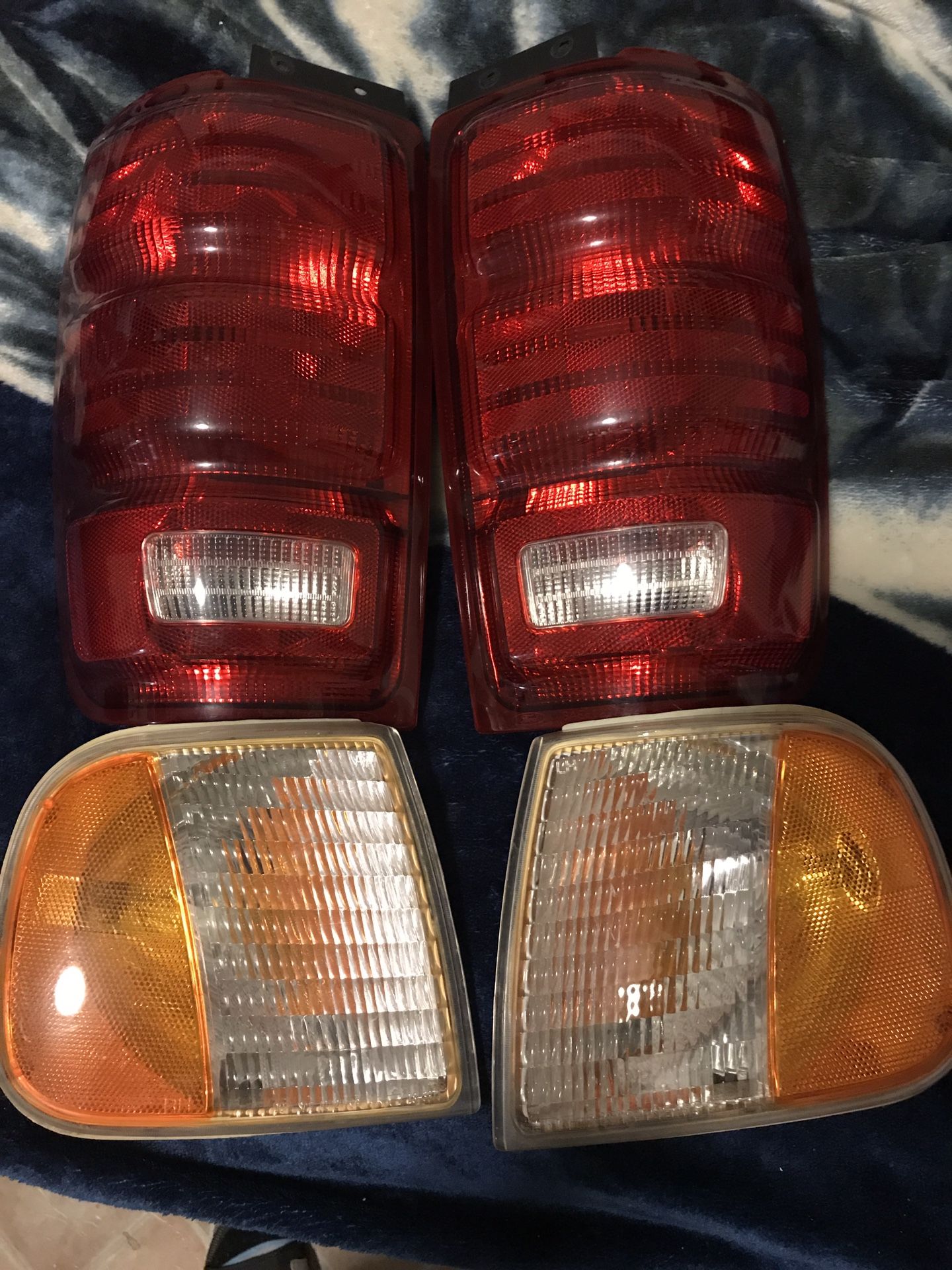 Expedition Tail light and front signals light