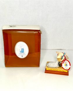 Vintage 2001 Department 56 “Toot & Puddle by Holly Hobbie – Sweep Under Rug Covered Box” Ceramic Figurine