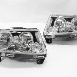 Jeep Grand Cherokee 11-13 Chrome Housing With Clear And Amber Headlights  Faros delanteros para Jeep Grand Cherokee 11-13 con carcasa cromada y lentes