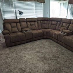 New Recliner Sectional Couch! Free Delivery 🚚! Financing Available!