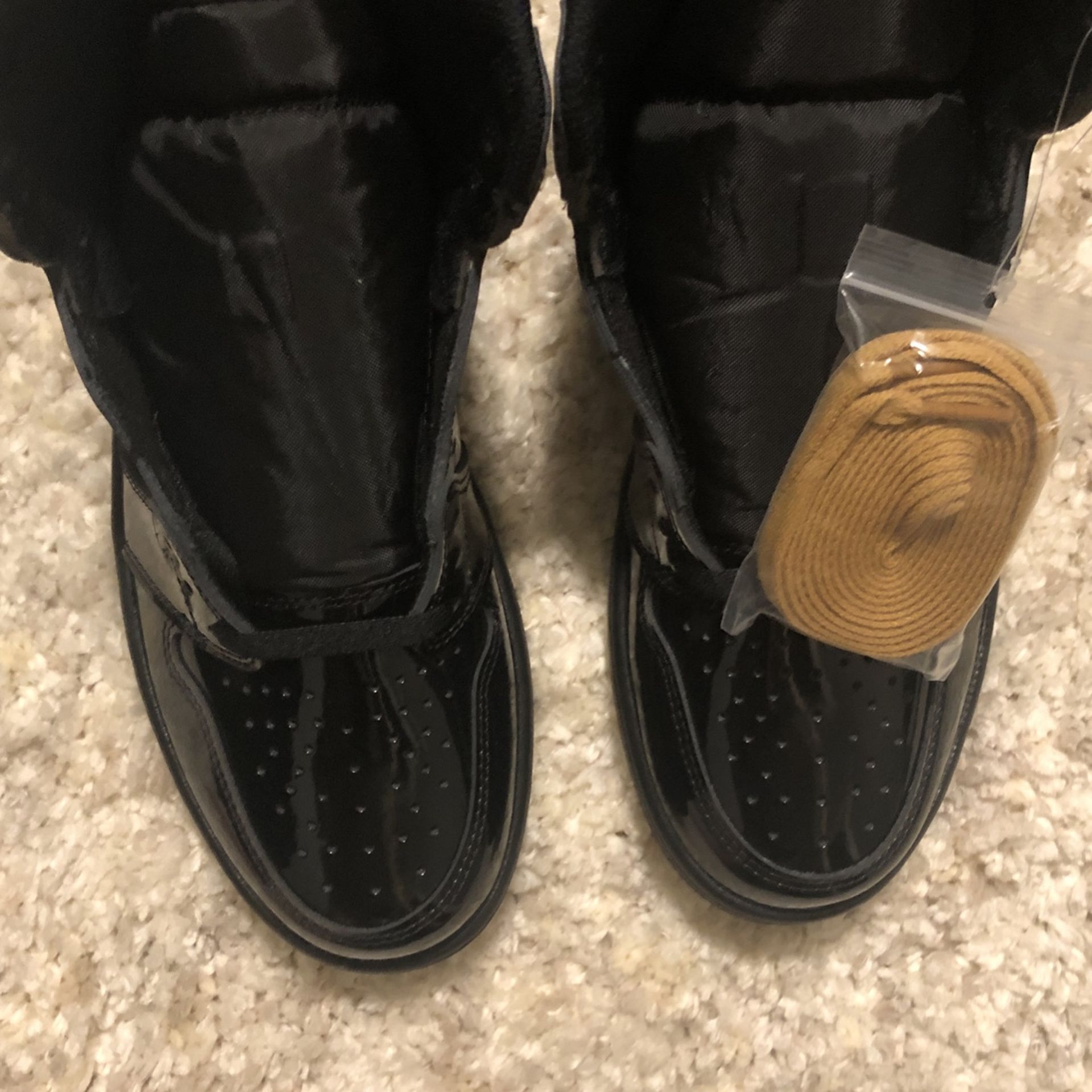 Jordan 1 Metallic Gold Size 9.5 Me