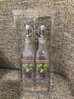 Vintage Oil & Vinegar Set. Please see all the pictures and read the description