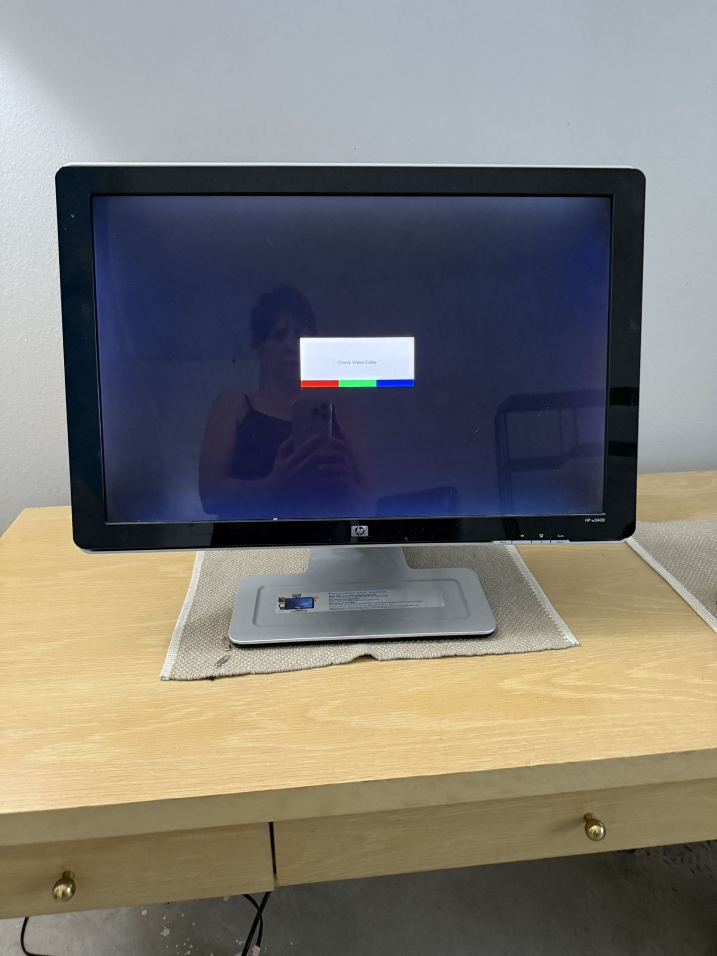 HP W2408h 24" Widescreen LCD Monitor With Stand
