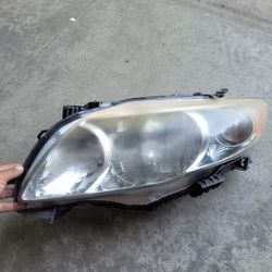 09 Corolla Right Headlight