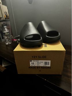 Yeezy Slide Onyx Size 11