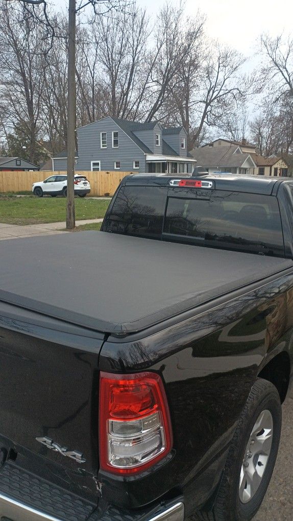 tonneau cover dodge ram yita motor 2019-2024 1500 big horn