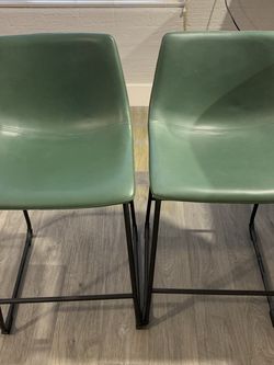2 Counter Height Barstools