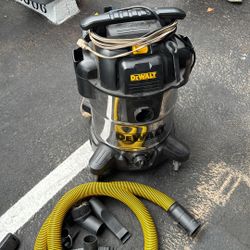 DEWALT Wet/Dry Shop Vacuum