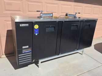 Everest Refrigeration EBD4-24 89 1/4" Kegerator Beer Dispenser w/ (4) Keg Capacity - (2) Columns, Bl