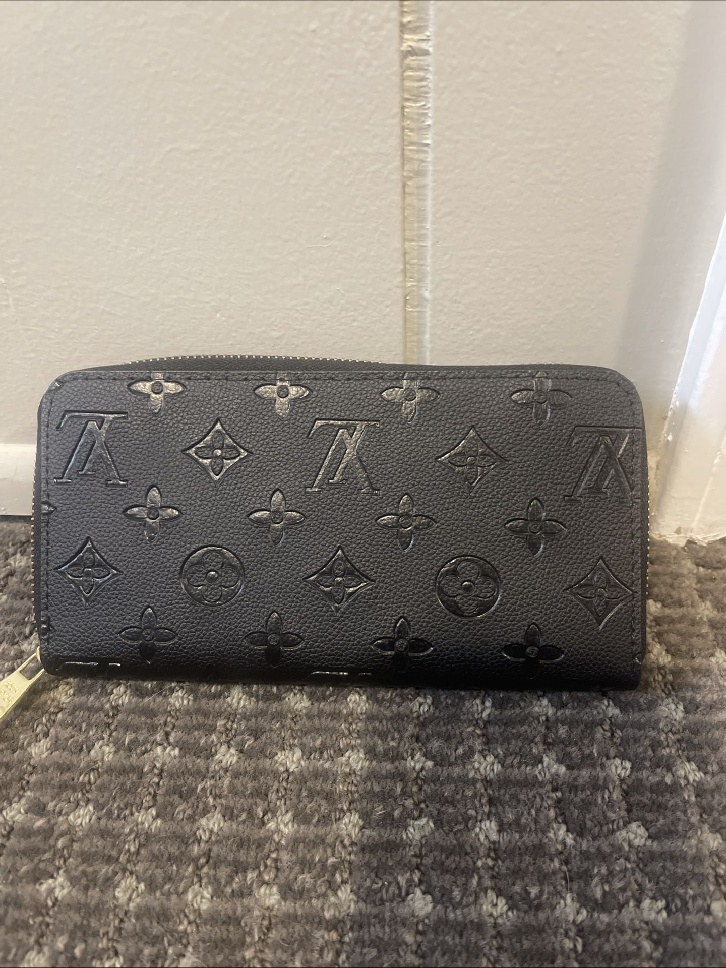 Brand New LV Zipper Wallet