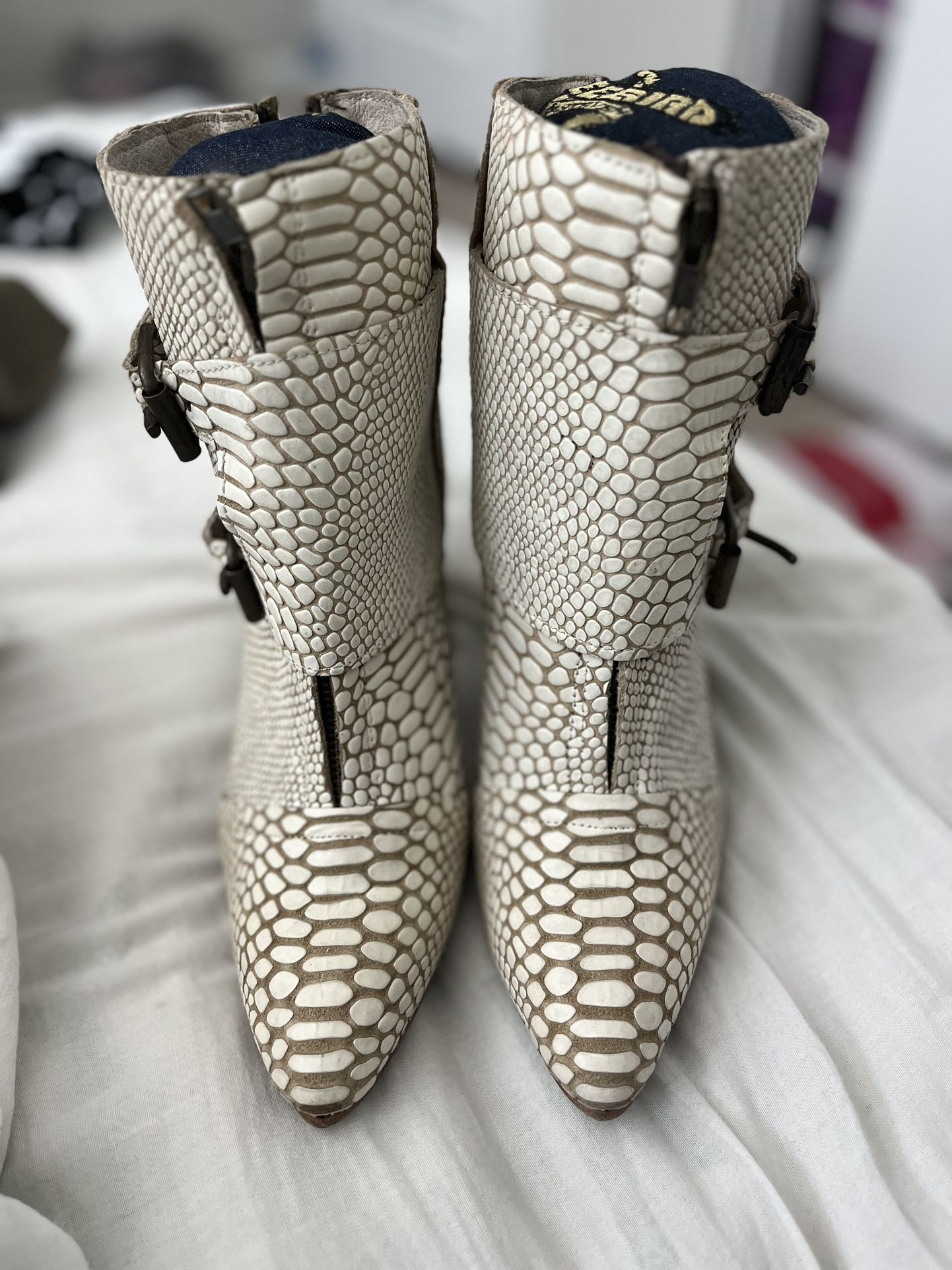 NEW Freebird Booties-Joey-White Snake-Sz 10