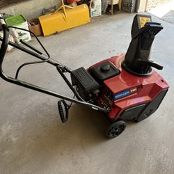 Toro Power Clear 721e Snow Blower