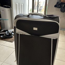 New And Authentic Guess Luggage 