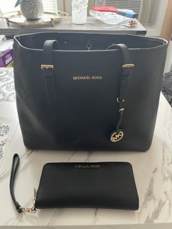 Michael Kors Handbag + Wallet (Matching - Black & Gold); Rarely Used/ Almost Brand New 👜 