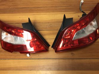 (09-14) Nissan Maxima OEM taillights