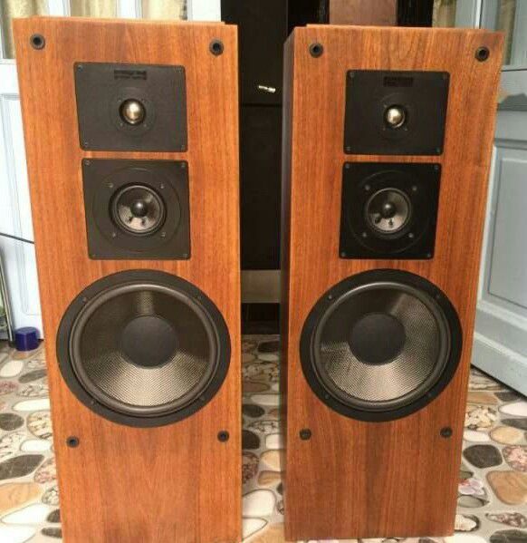 Altec Lansing 505 stereo floor standing speakers. Carbon fiber composite woofers.